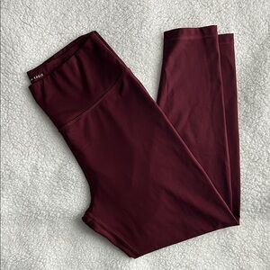 American Eagle ladies Large Lightweight Everything Legging, 7/8 length, Burgundy
